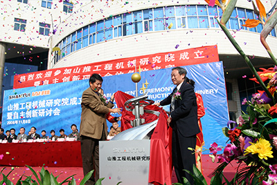 js4399金沙线(集团)有限公司工程机械研究院本部设在山东济宁